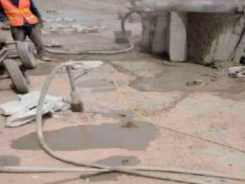 隆昌水泥混凝土路面板底注浆技术 路面脱空注浆整治方案