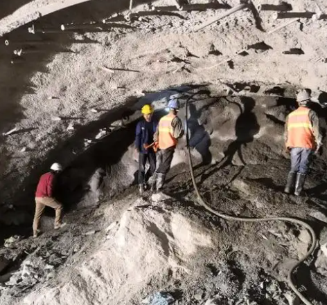 隆昌拱顶带模注浆料的施工流程及注意事项